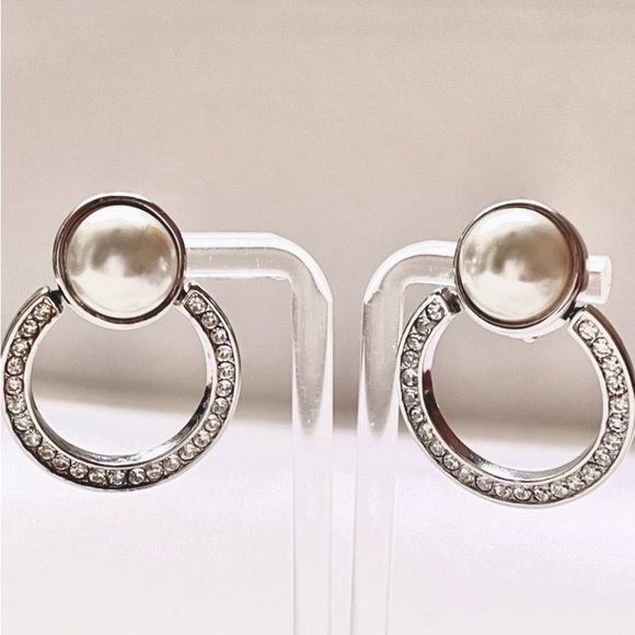 Kenneth Jay Lane Large Door Knocker Clip Earrings Pearl Crystal Signed KJL - Picture 7 of 7